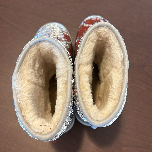 Sequence UGG Boots - Picture 2 of 4